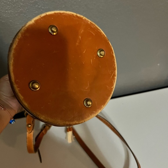 Dooney & Bourke Cream and Brown Shoulder Bag - Picture 6 of 6